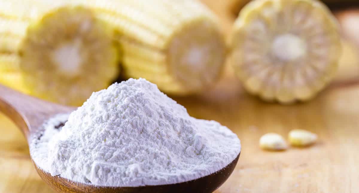 Corn starch is the corn flour used in cooking to prepare creams, as a thickener.