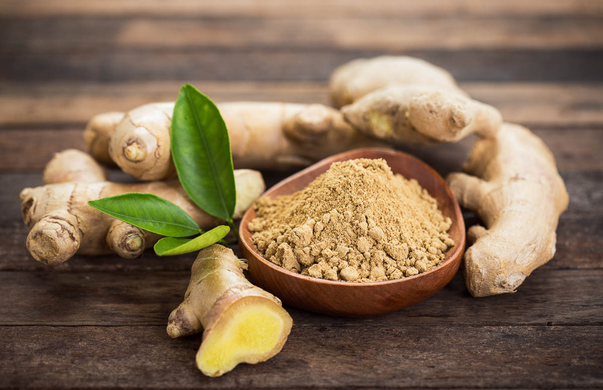 Ginger root and ginger powder in the bowl.