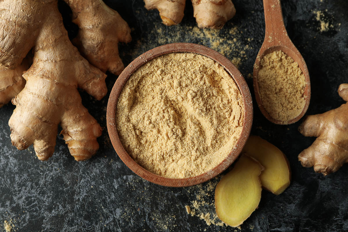 Ginger root and ginger powder in the bowl.