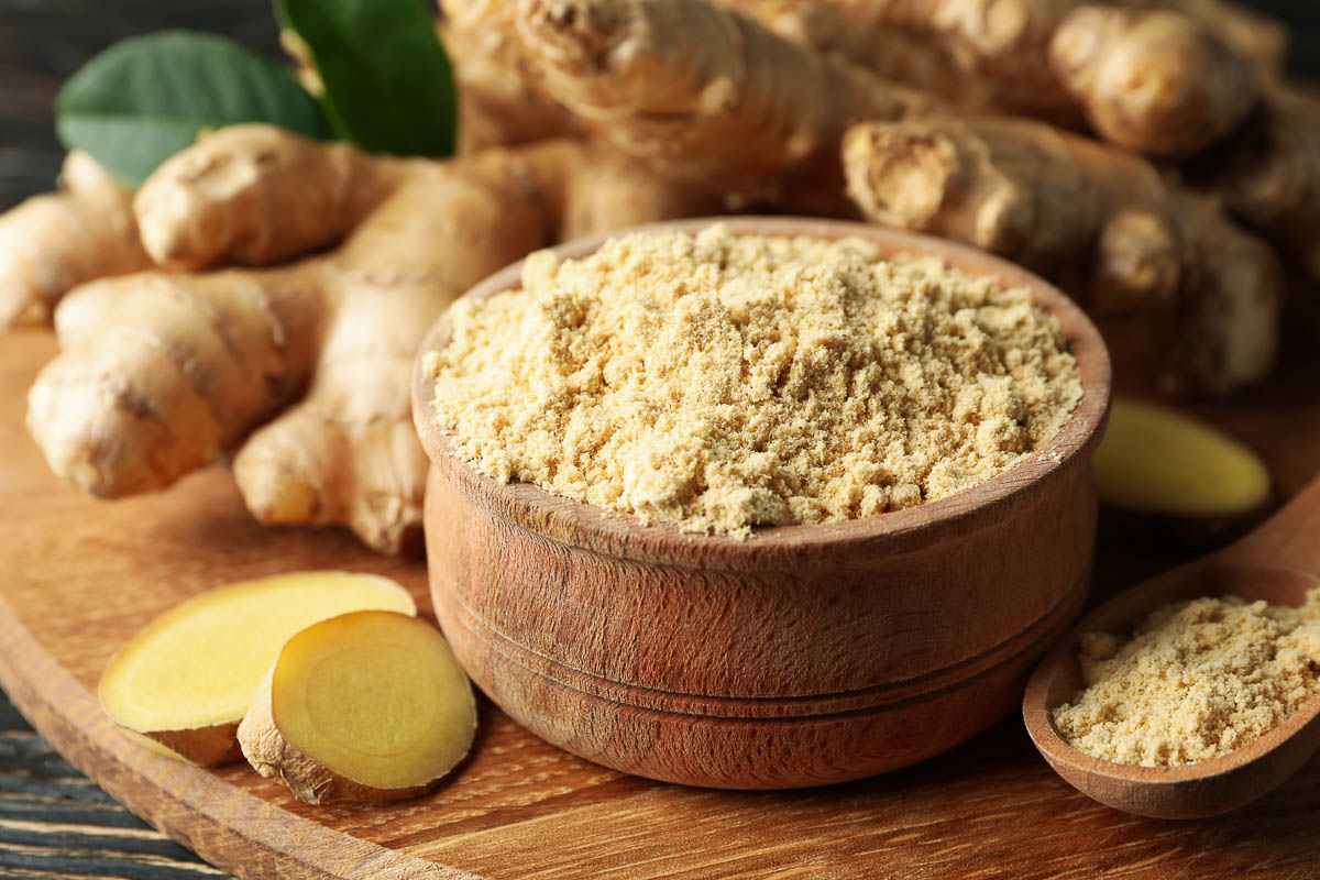 Ginger root and ginger powder in the bowl.