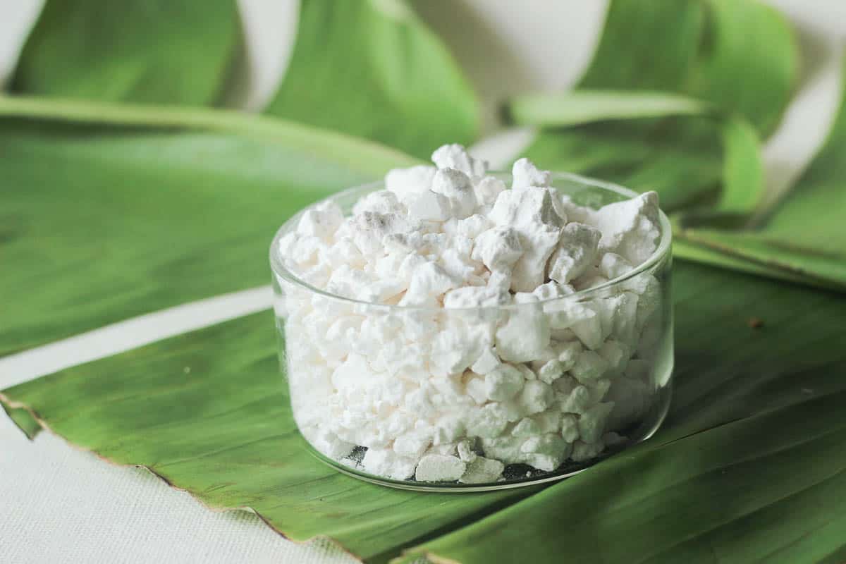 Arrowroot flour in glass dish.