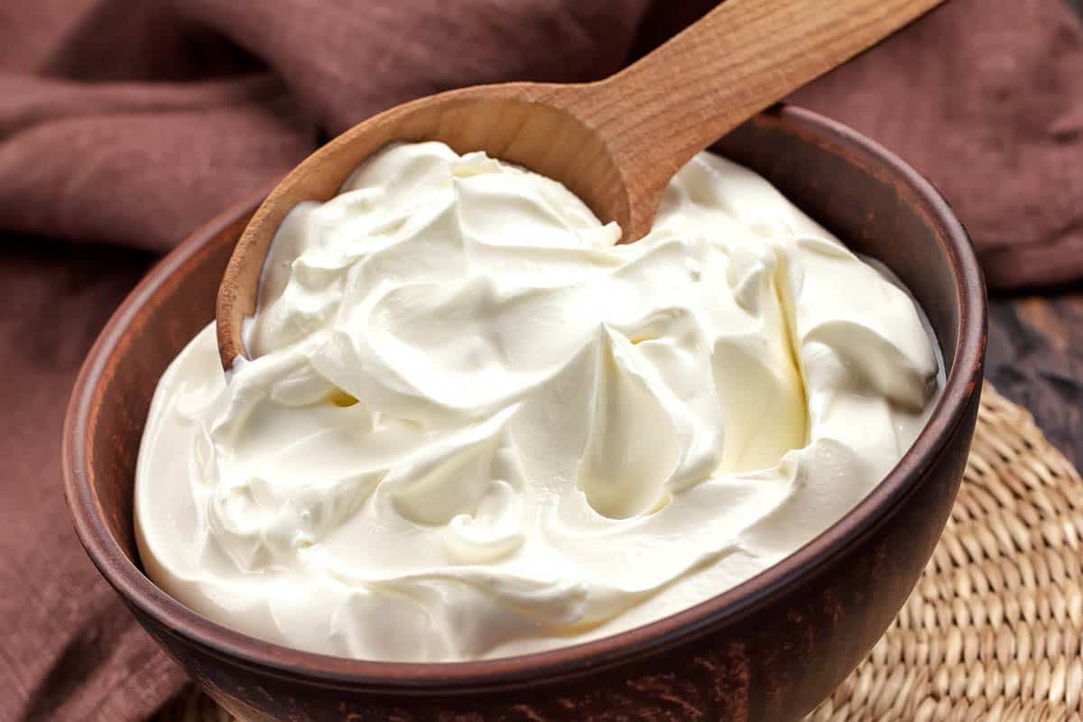 Sour cream in bowl.