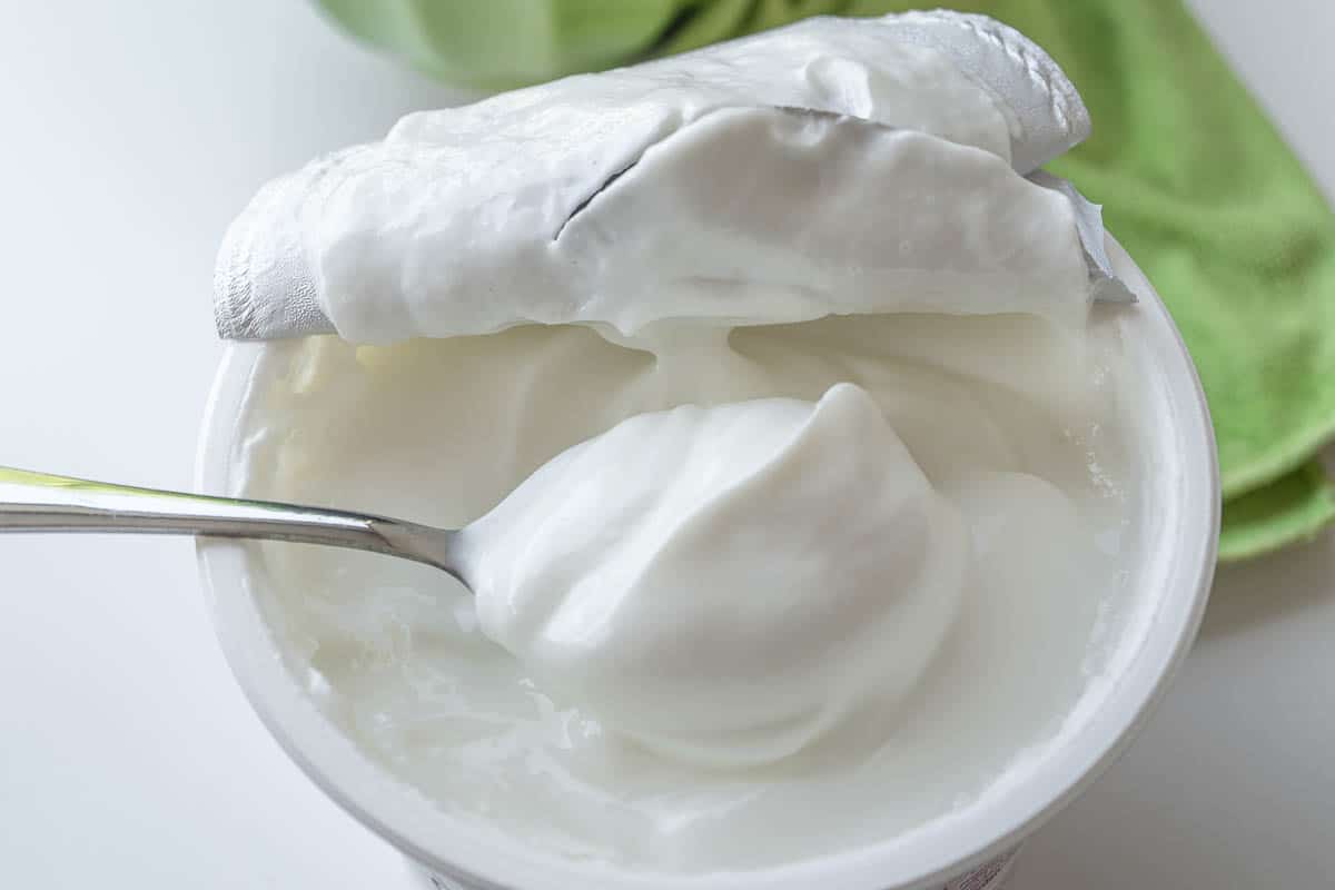 Top 10 Yogurt Substitutes (Dairy and Vegan Options That Work)